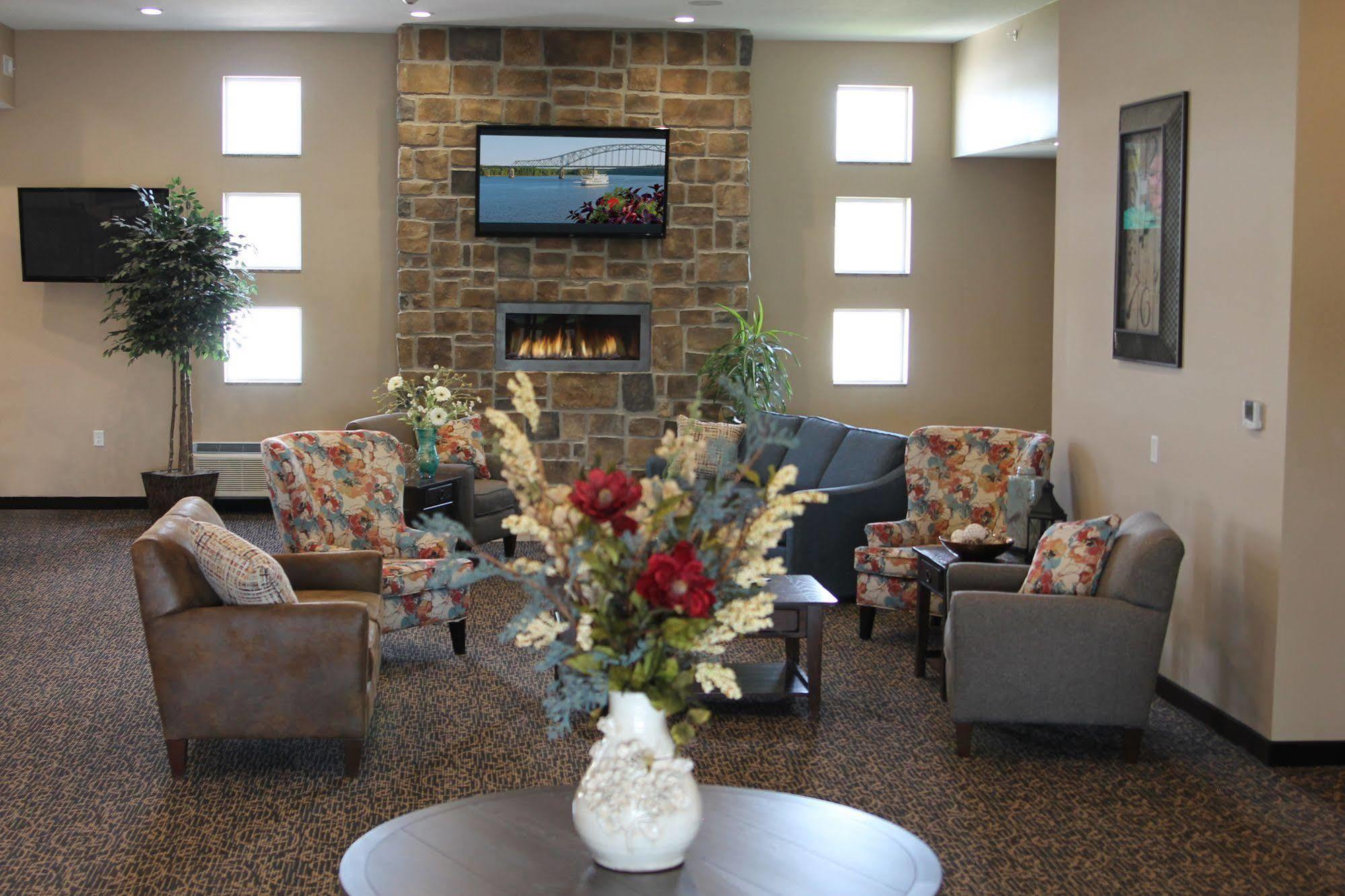 Cobblestone Inn & Suites Fort Madison Exterior photo