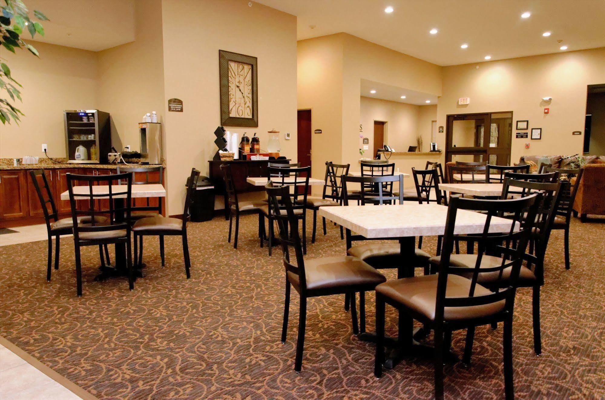 Cobblestone Inn & Suites Fort Madison Exterior photo