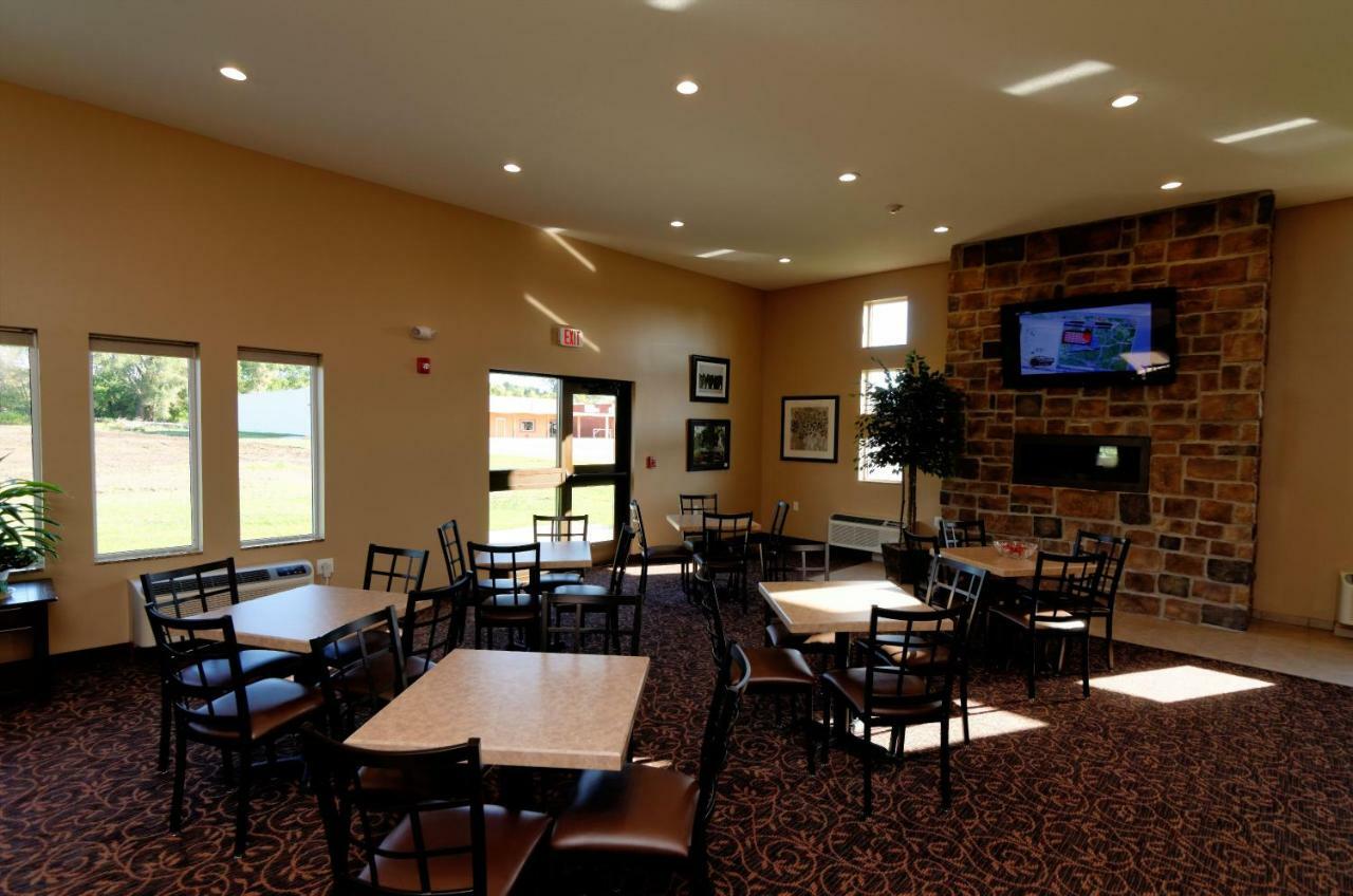 Cobblestone Inn & Suites Fort Madison Exterior photo